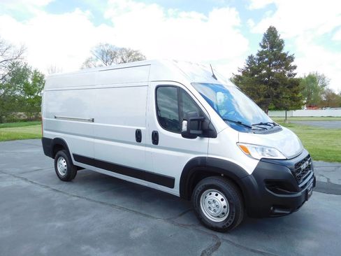 Used 2023 RAM ProMaster 3500 FWD image 4