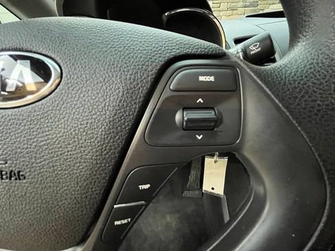 Used 2017 Kia Forte LX FWD image 25