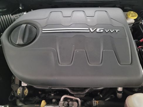 Used 2019 Jeep Cherokee Latitude Plus w/ Cold Weather Group image 30