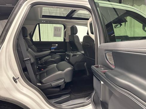 Used 2025 Ford Expedition Platinum AWD/4WD image 51