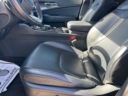 Used 2023 Kia Sportage EX image 9
