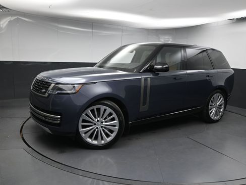 Used 2025 Land Rover Range Rover SE image 4