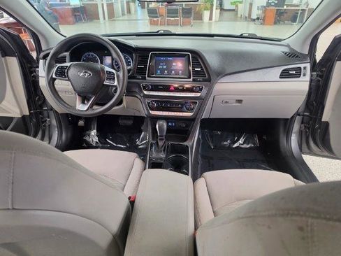 Used 2019 Hyundai Sonata SE w/ Winter Weather Package FWD image 9
