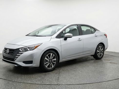 Used 2025 Nissan Versa SV FWD image 3