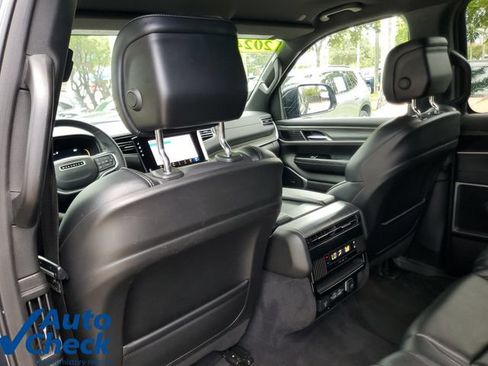 Used 2024 Jeep Wagoneer L Series II w/ Flexible Seating Group AWD/4WD image 13