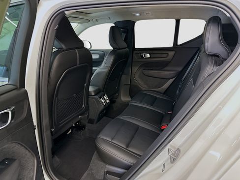 Used 2023 Volvo XC40 B5 Plus w/ Climate Package AWD/4WD image 30