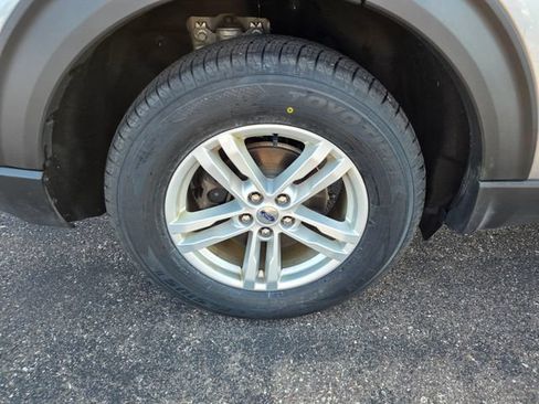 Used 2021 Ford Explorer XLT w/ Equipment Group 202A AWD/4WD image 9