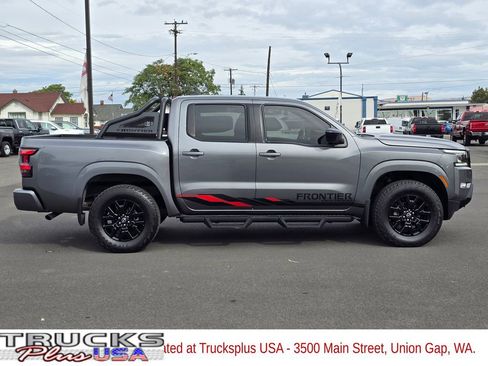 Used 2023 Nissan Frontier SV w/ Midnight Edition Package image 6