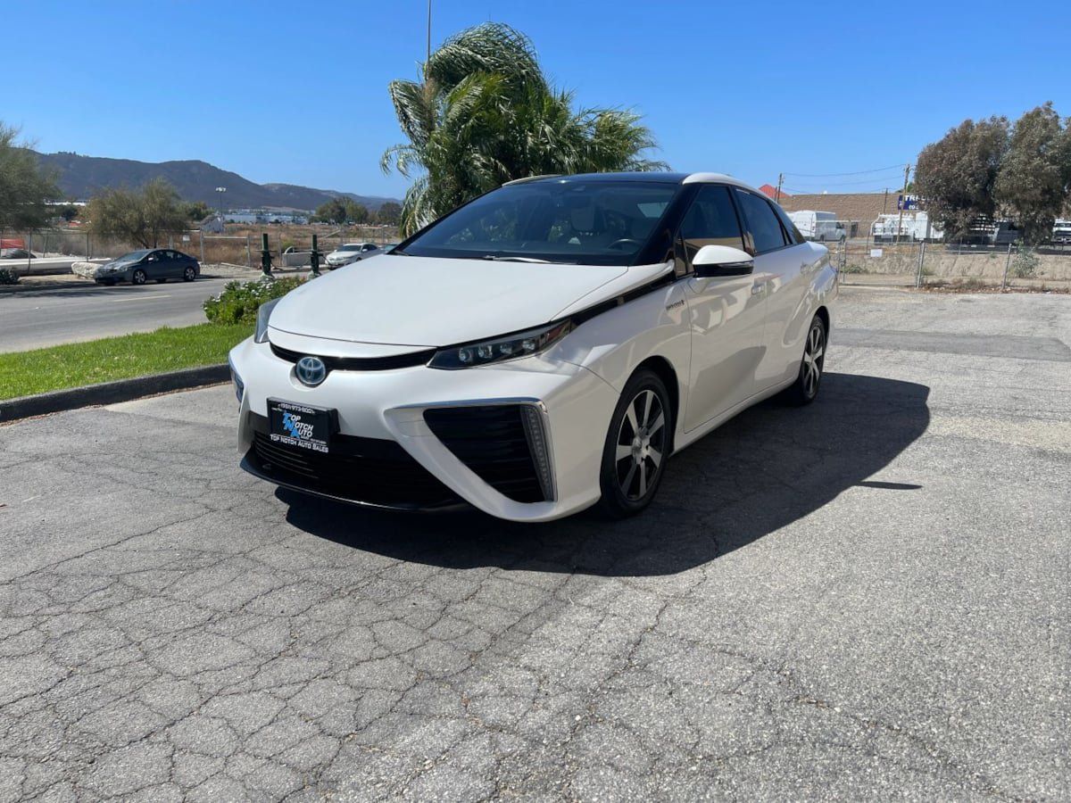 Used 2016 Toyota Mirai FWD image 2