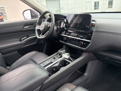Used 2025 Nissan Pathfinder SL w/ SL Premium Package FWD image 14