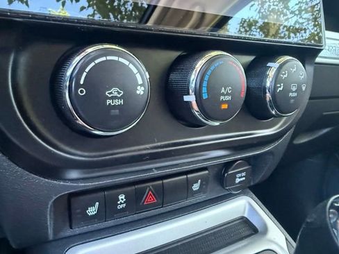Used 2014 Jeep Compass Latitude w/ Sun/Sound Group FWD image 20