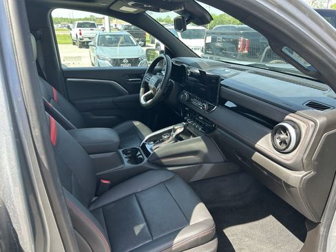 Used 2023 Chevrolet Colorado Z71 w/ Z71 Convenience Package 2 image 12