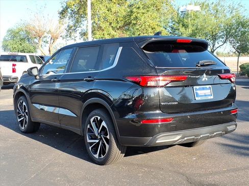 Used 2022 Mitsubishi Outlander ES image 3