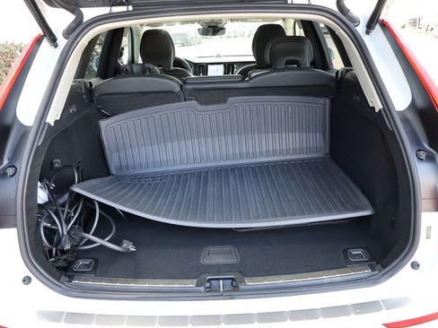 Used 2023 Volvo XC60 T8 Ultimate w/ Climate Package AWD/4WD image 17