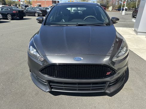 Used 2018 Ford Focus ST FWD image 3