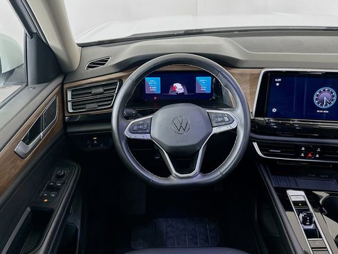 Used 2025 Volkswagen Atlas SE AWD/4WD image 18