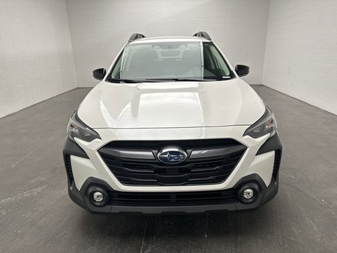 Used 2025 Subaru Outback Premium w/ Popular Package #1A image 3