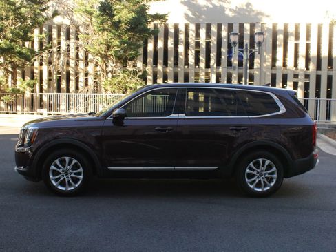 Used 2020 Kia Telluride LX image 11