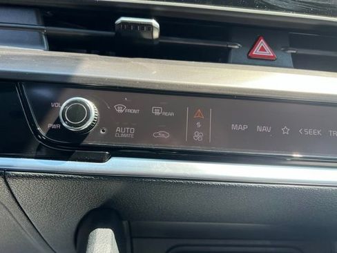 Certified 2025 Kia Sportage EX AWD/4WD image 20