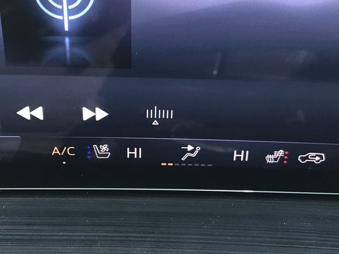 Certified 2025 Buick Envision Avenir image 17