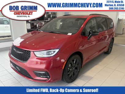 Used 2026 Chrysler Pacifica Limited w/ S Appearance Package