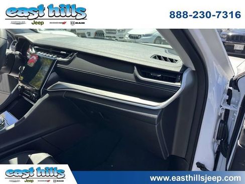 Certified 2023 Jeep Grand Cherokee Limited w/ Black Appearance Package AWD/4WD image 25