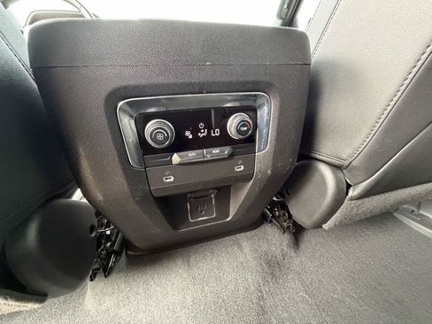Used 2023 Chevrolet Suburban LT RWD image 16