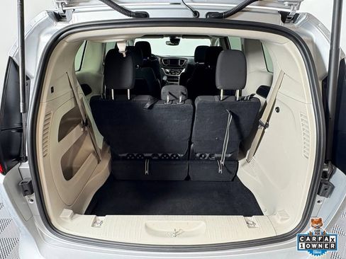 Used 2023 Chrysler Voyager LX FWD image 11