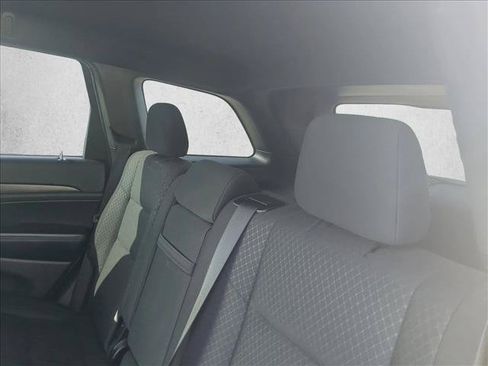 Used 2018 Jeep Grand Cherokee Laredo AWD/4WD image 18