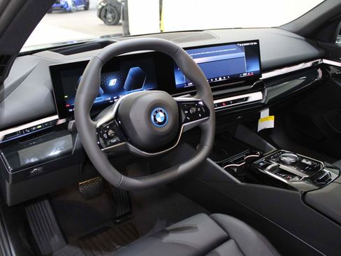 Used 2024 BMW i5 eDrive40i w/ Premium Package image 12