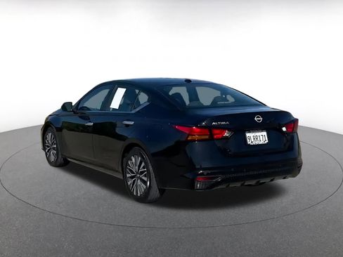 Used 2024 Nissan Altima 2.5 SV image 11