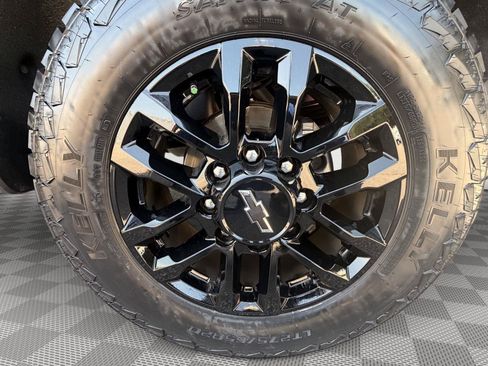 Used 2025 Chevrolet Silverado 2500 LT w/ Trail Boss Package AWD/4WD image 12