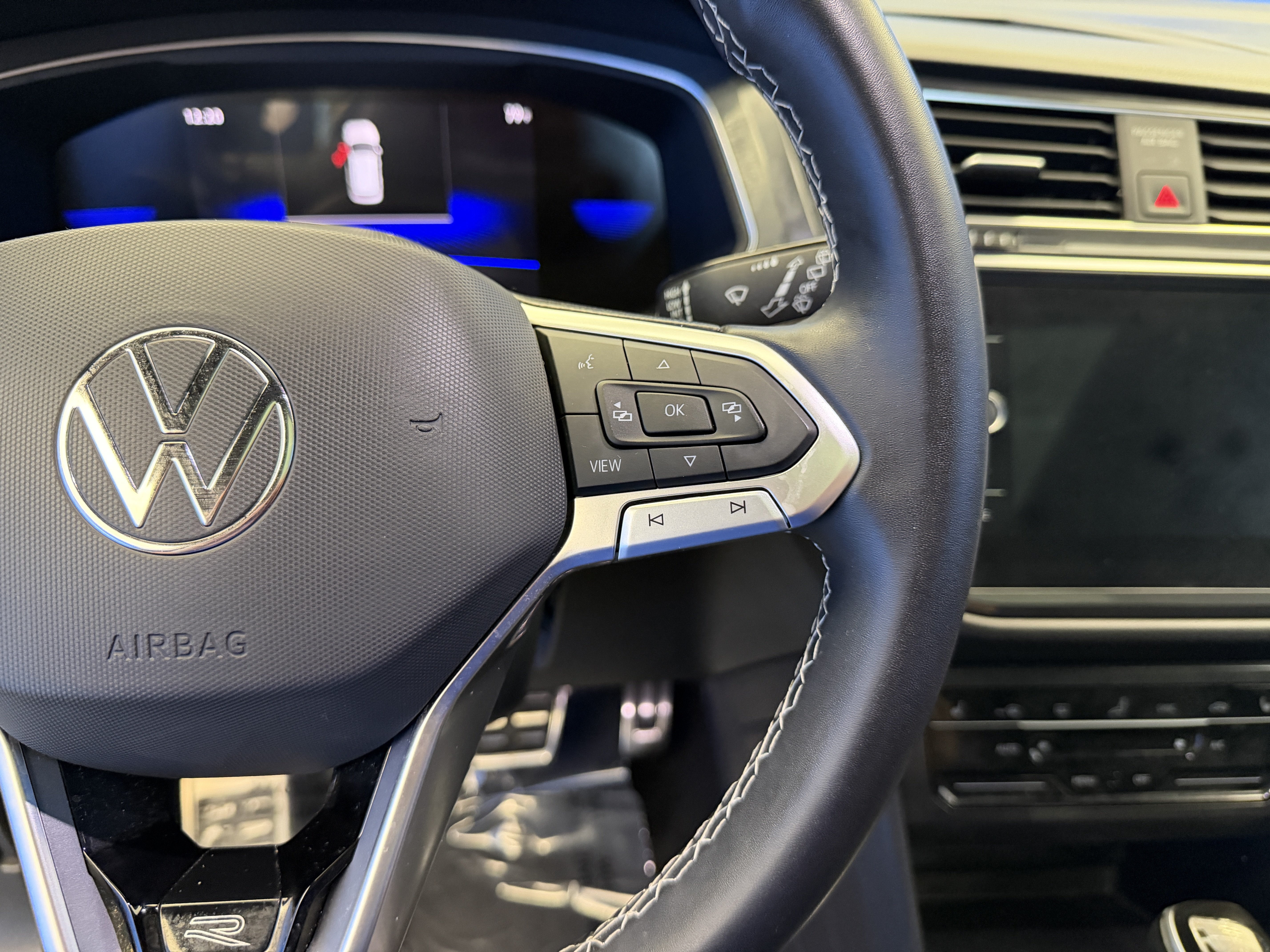 Certified 2023 Volkswagen Tiguan SE R-Line FWD image 16