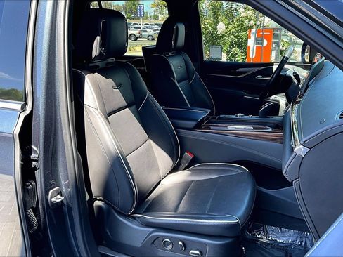 Used 2021 Cadillac Escalade Premium Luxury RWD image 4