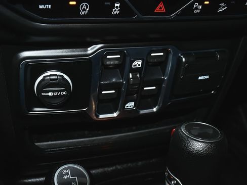 Used 2020 Jeep Wrangler Unlimited Sport AWD/4WD image 32
