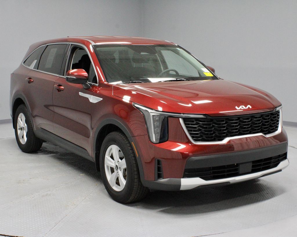 Used 2024 Kia Sorento LX FWD image 1
