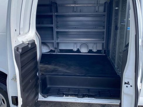 Used 2018 Chevrolet Express 2500 w/ Driver Convenience Package RWD image 16