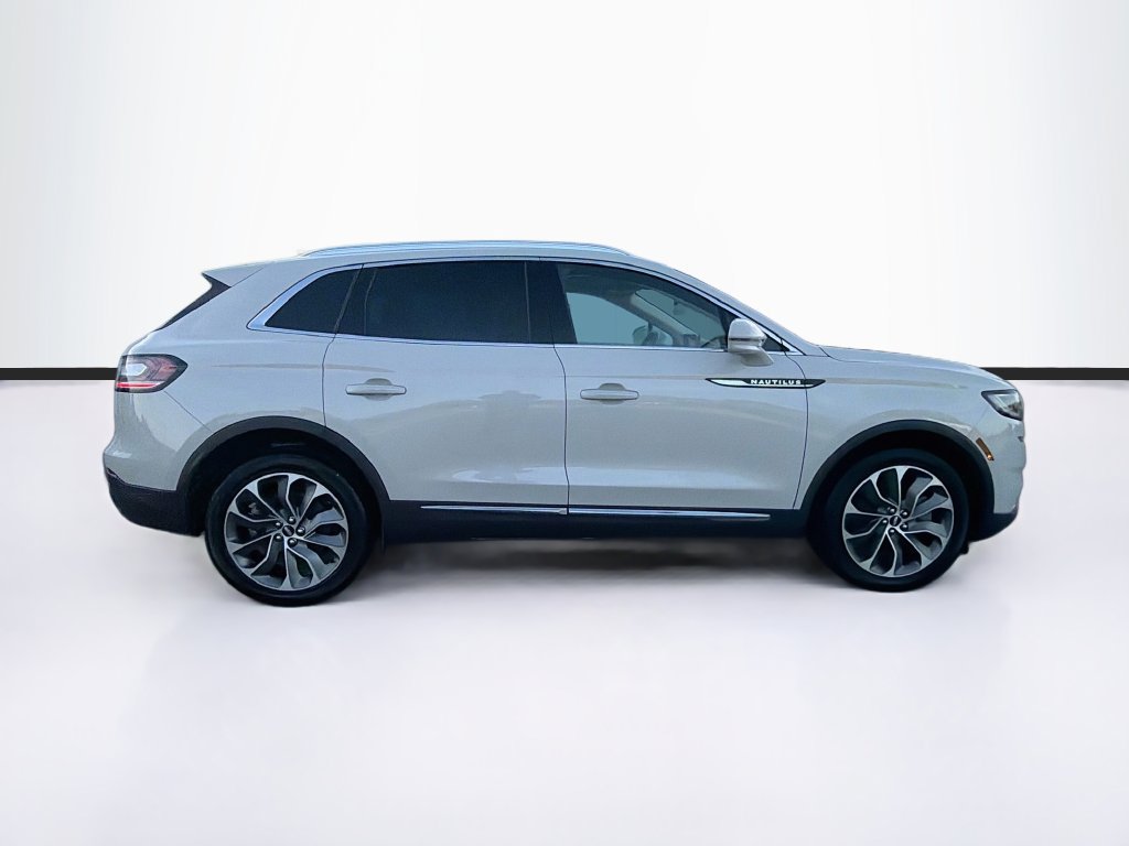 Used 2023 Lincoln Nautilus Reserve AWD/4WD image 4