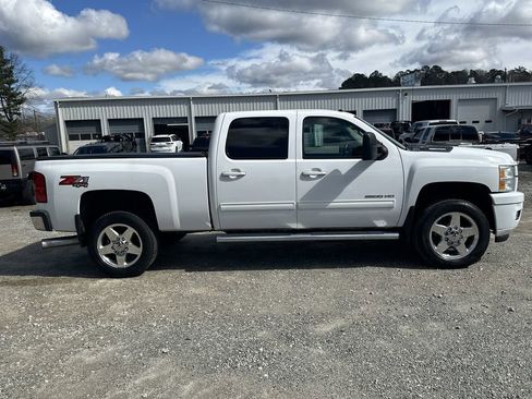 Used 2014 Chevrolet Silverado 2500 LT image 2