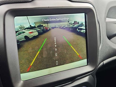 Used 2021 Jeep Renegade Latitude w/ Luxury Group I image 15