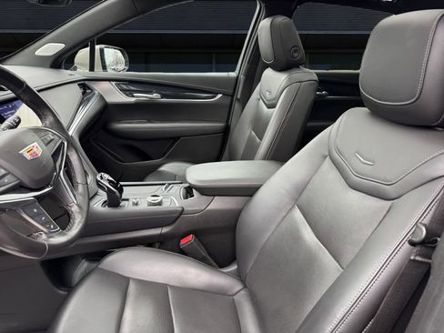 Used 2023 Cadillac XT5 Premium Luxury image 2