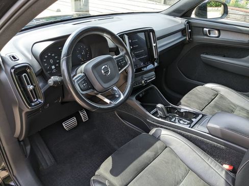 Used 2021 Volvo XC40 T5 R-Design w/ Protection Package AWD/4WD image 8
