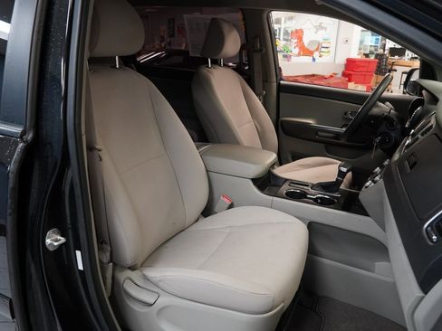 Used 2019 Kia Sedona L image 26