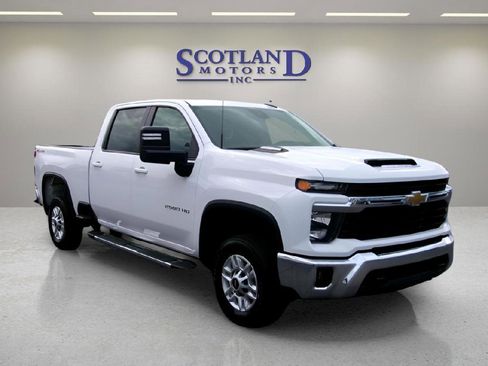 Used 2025 Chevrolet Silverado 2500 LT w/ Convenience Package AWD/4WD image 4