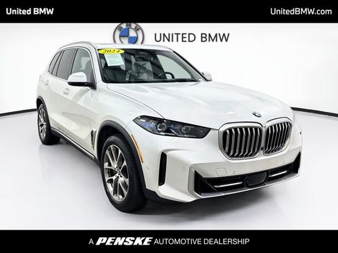 Certified 2024 BMW X5 sDrive40i w/ Premium Package RWD image 3