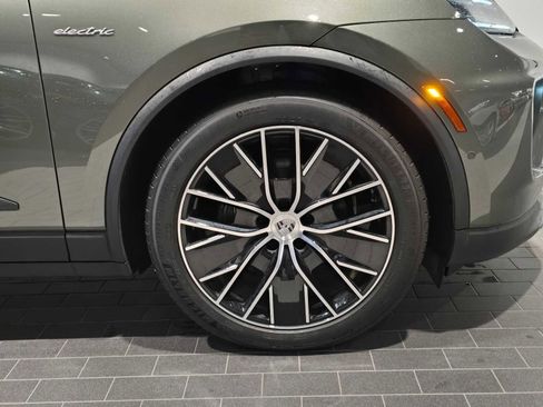 Used 2024 Porsche Macan 4 Electric image 14