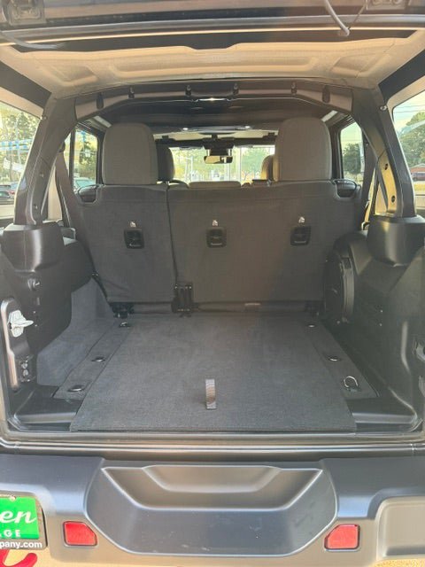 Used 2024 Jeep Wrangler Unlimited Rubicon w/ Technology Group AWD/4WD image 18