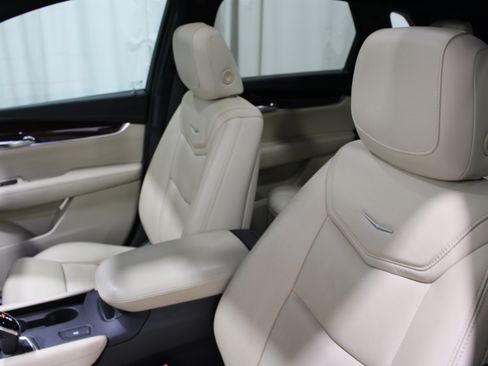 Used 2019 Cadillac XT5 Luxury FWD image 3
