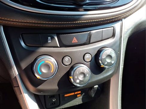 Used 2017 Chevrolet Trax LS AWD/4WD image 19