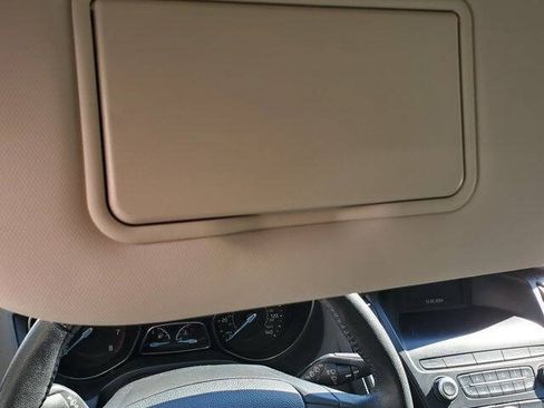Used 2018 Ford Focus SE w/ Cold Weather Package FWD image 16